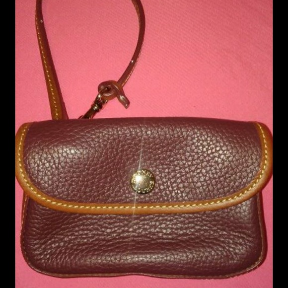 Dooney and Bourke wristlet - Picture 1 of 1